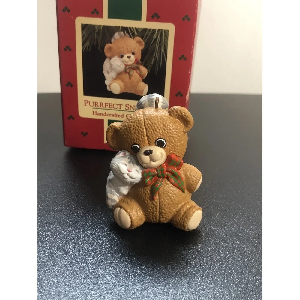 1988 Hallmark Keepsake Handcrafted Christmas‎ Ornament Purrfect Snuggle